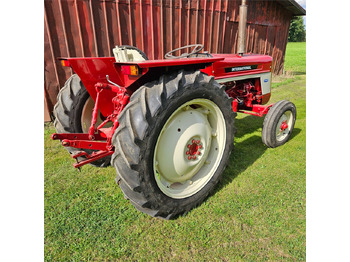 Farm tractor IH 444: picture 4