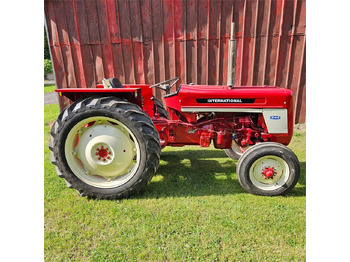 Farm tractor IH 444: picture 3
