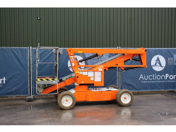 Articulated boom NIFTYLIFT