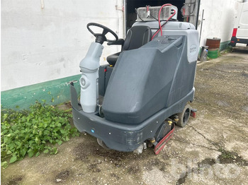Scrubber dryer