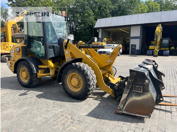 Wheel loader Cat 907M: picture 3