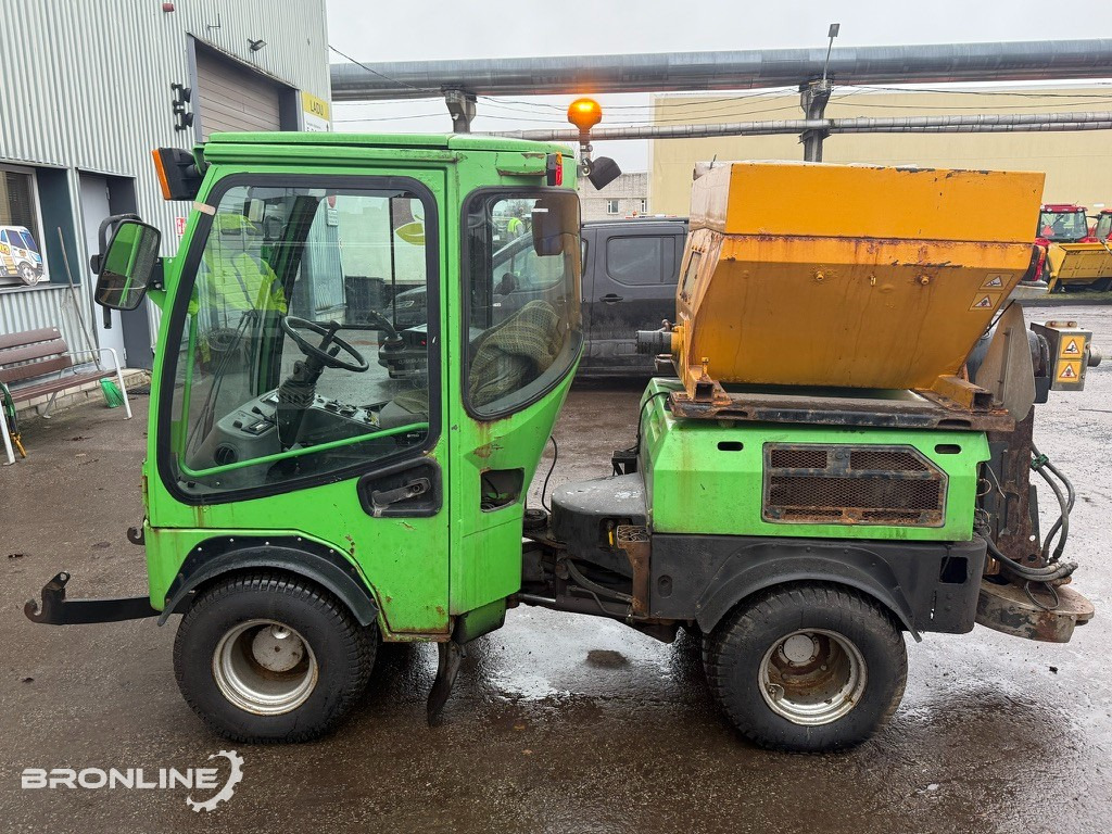 2008 LM TRAC 385 + Spreader - Snow removal vehicle: picture 4 2008 LM TRAC 385 + Spreader - Snow removal vehicle: picture 4