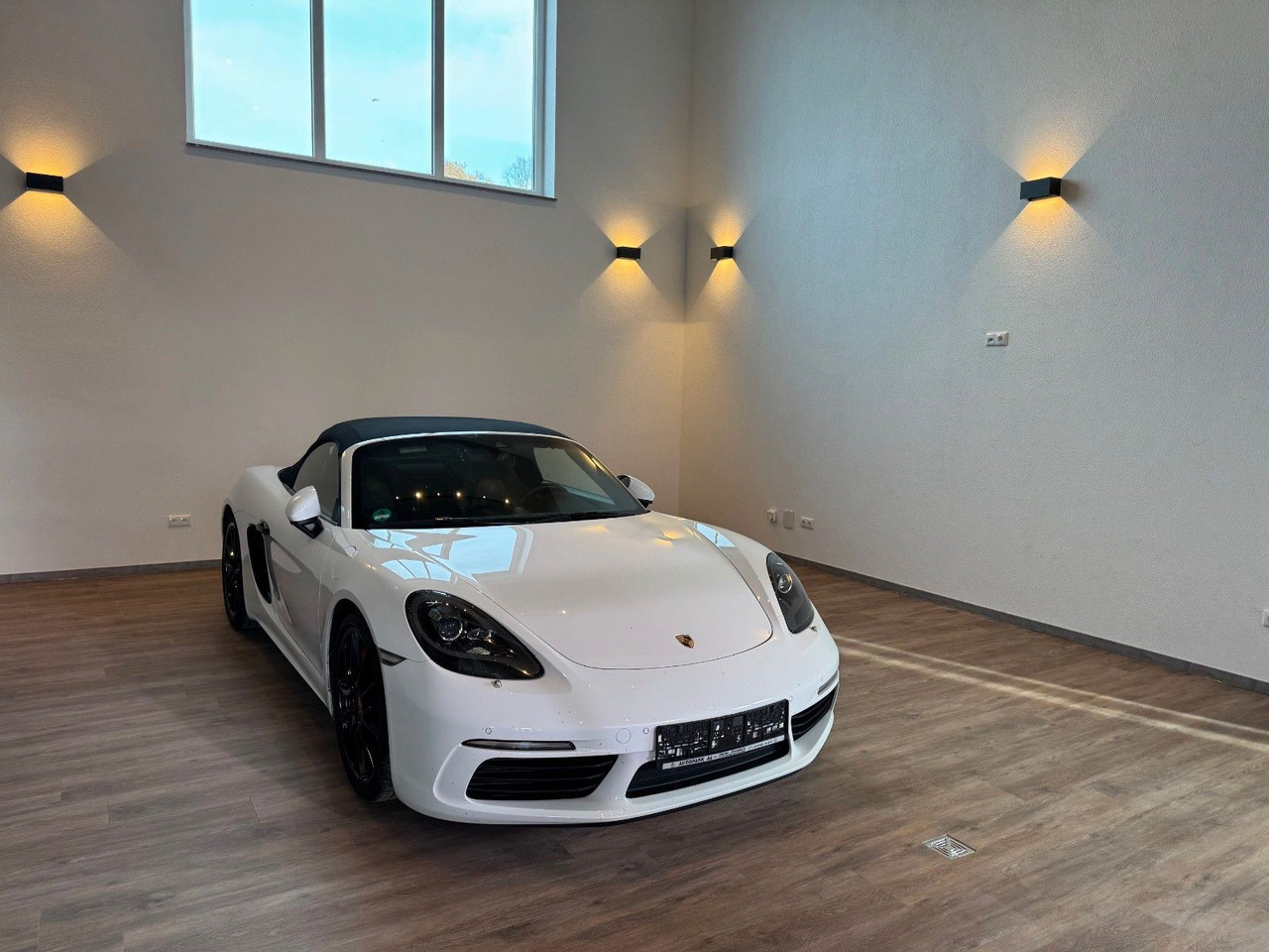 Porsche 718 Boxster S Sport Chrono Sport AGA Approved - Car: picture 3 Porsche 718 Boxster S Sport Chrono Sport AGA Approved - Car: picture 3