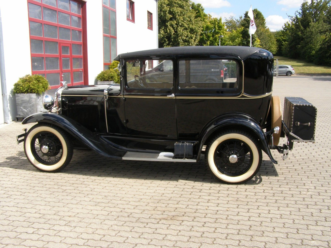 Ford MODELL  A  / TUDOR  +  H-Kennzeichen - Sedan: picture 3 Ford MODELL  A  / TUDOR  +  H-Kennzeichen - Sedan: picture 3