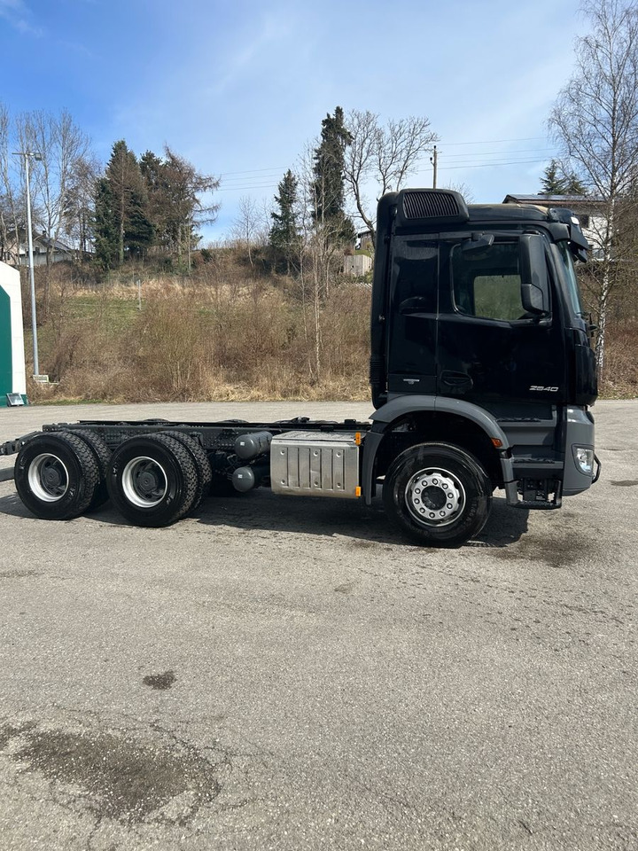 Cab chassis truck Mercedes-Benz Arocs  26.40 6x4 Kipperfahrgestell BB: picture 8
