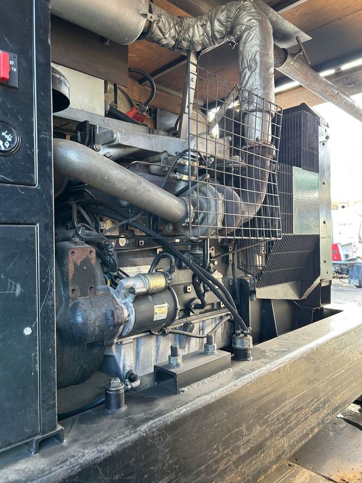 Mercedes-Benz MB 817 4x2 Dieselaggregat 6 Zylinder - Box truck: picture 2 Mercedes-Benz MB 817 4x2 Dieselaggregat 6 Zylinder - Box truck: picture 2