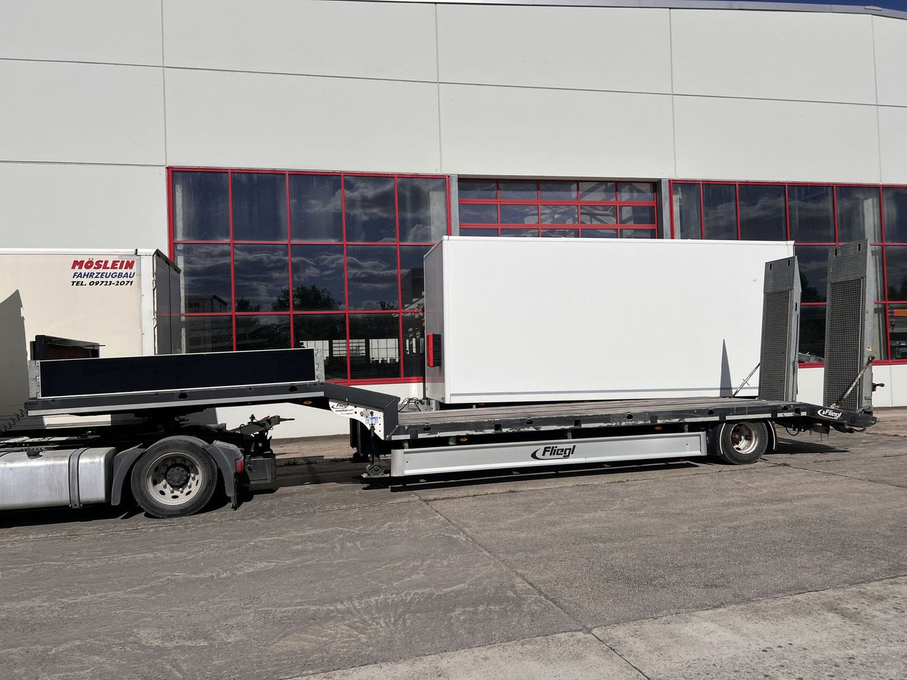 1 Achs Satteltieflader - Low loader semi-trailer: picture 4 1 Achs Satteltieflader - Low loader semi-trailer: picture 4