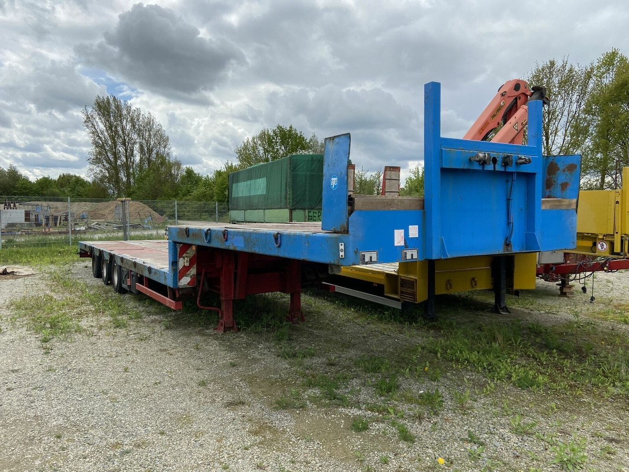 3 Achs Satteltieflader Platofür Fertigteile ode - Low loader semi-trailer: picture 1 3 Achs Satteltieflader Platofür Fertigteile ode - Low loader semi-trailer: picture 1