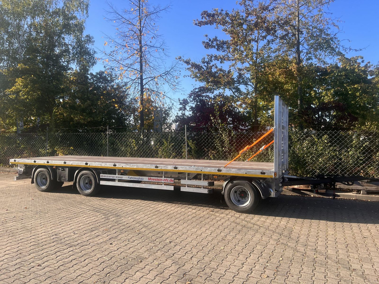Möslein 3 Achs Jumbo- Plato- Anhänger 8,60 m, Mega - Dropside/ Flatbed trailer: picture 1 Möslein 3 Achs Jumbo- Plato- Anhänger 8,60 m, Mega - Dropside/ Flatbed trailer: picture 1