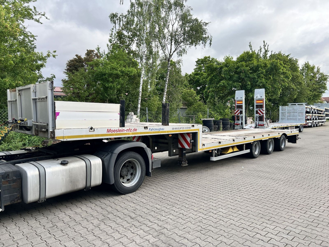 Möslein 3 Achs Satteltieflader - Low loader semi-trailer: picture 2 Möslein 3 Achs Satteltieflader - Low loader semi-trailer: picture 2