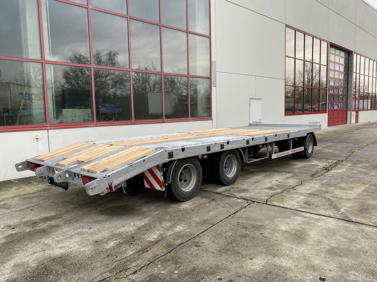 Möslein 3 Achs Tieflader gerader Ladefläche 9 m, Neufah - Low loader trailer: picture 4 Möslein 3 Achs Tieflader gerader Ladefläche 9 m, Neufah - Low loader trailer: picture 4