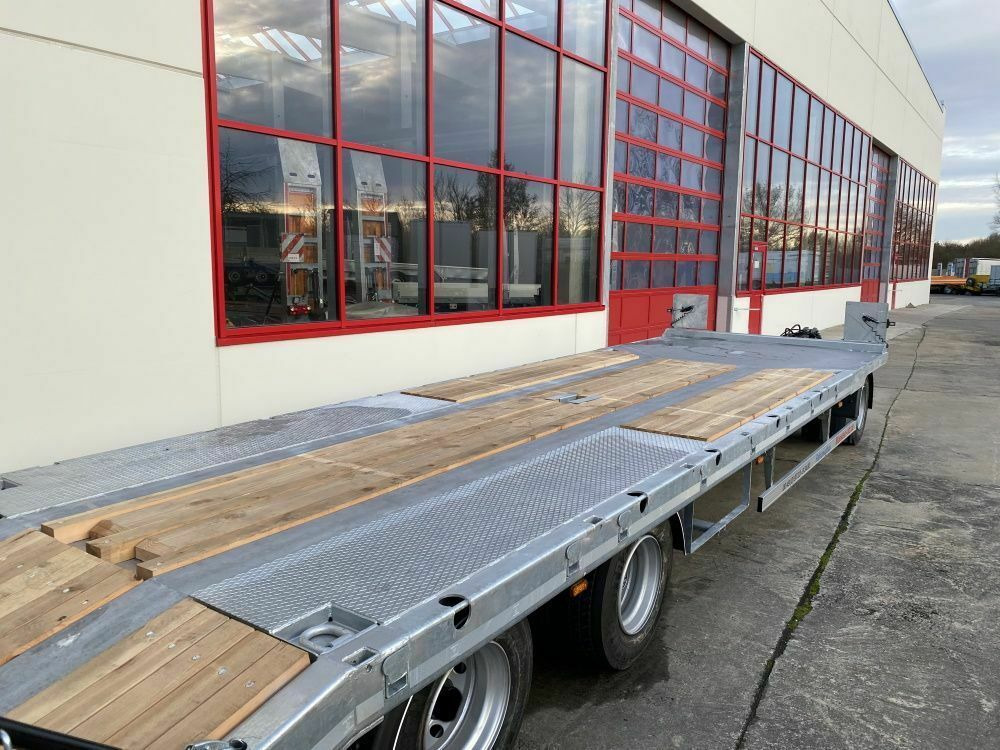 Möslein 3 Achs Tieflader mit gerader Ladefläche 9 m, Ne - Low loader trailer: picture 5 Möslein 3 Achs Tieflader mit gerader Ladefläche 9 m, Ne - Low loader trailer: picture 5