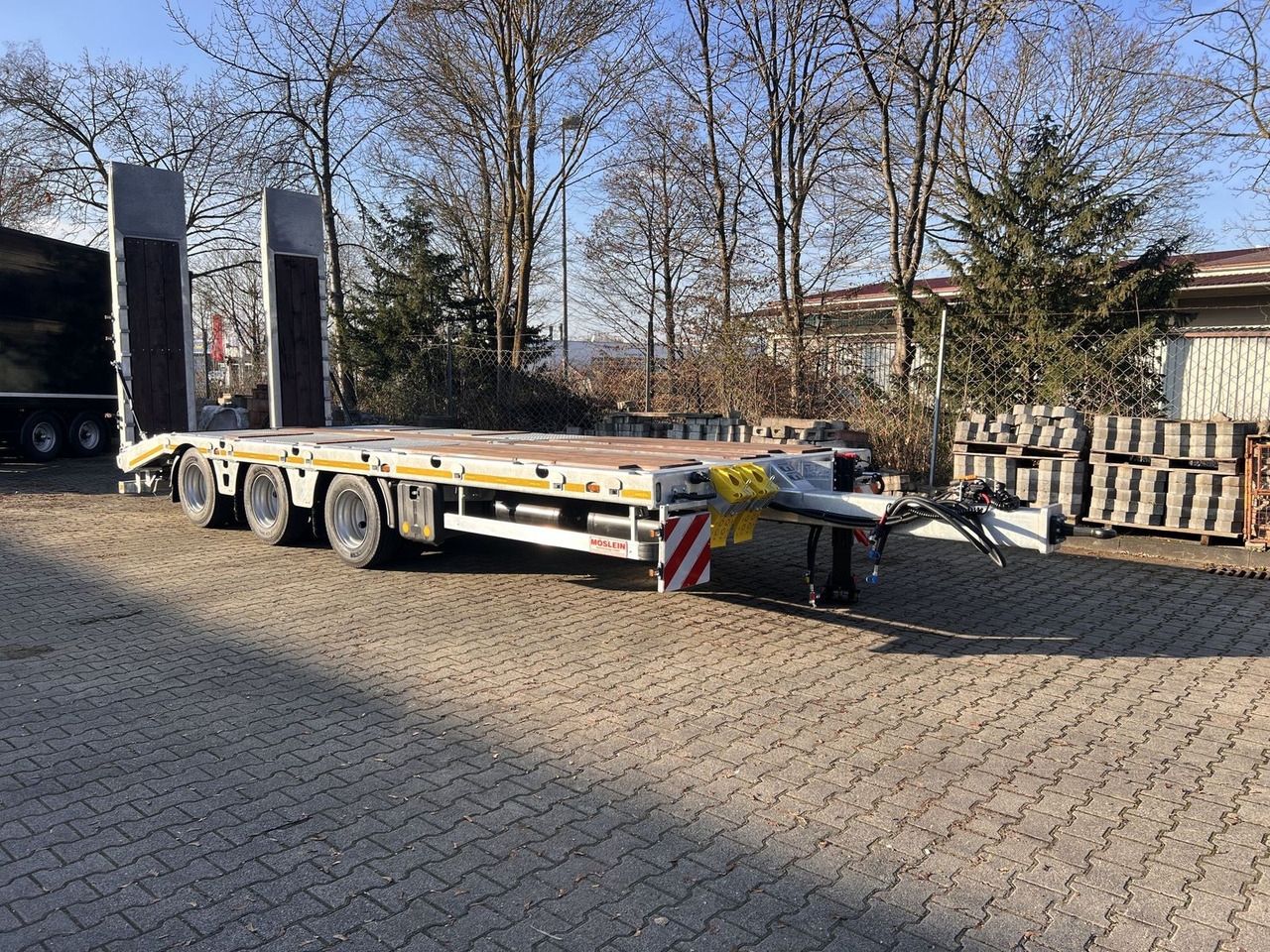 Möslein 34 t GG Tridem- Tieflader 3 Achs, gelenktNeufah - Low loader trailer: picture 2 Möslein 34 t GG Tridem- Tieflader 3 Achs, gelenktNeufah - Low loader trailer: picture 2