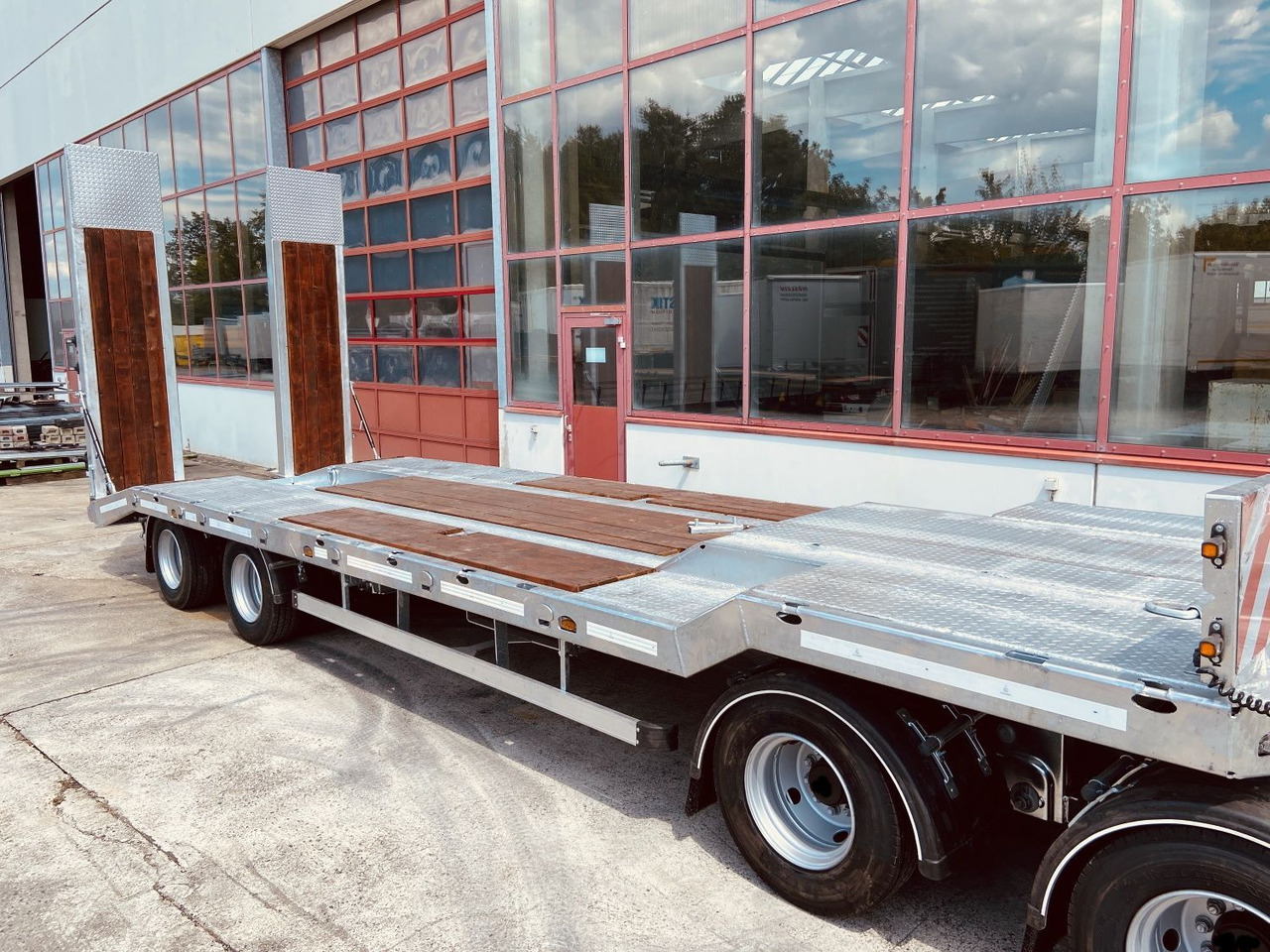 Low loader trailer Möslein  4 Achs Tieflader- Anhänger, Neufahrzeug: picture 6