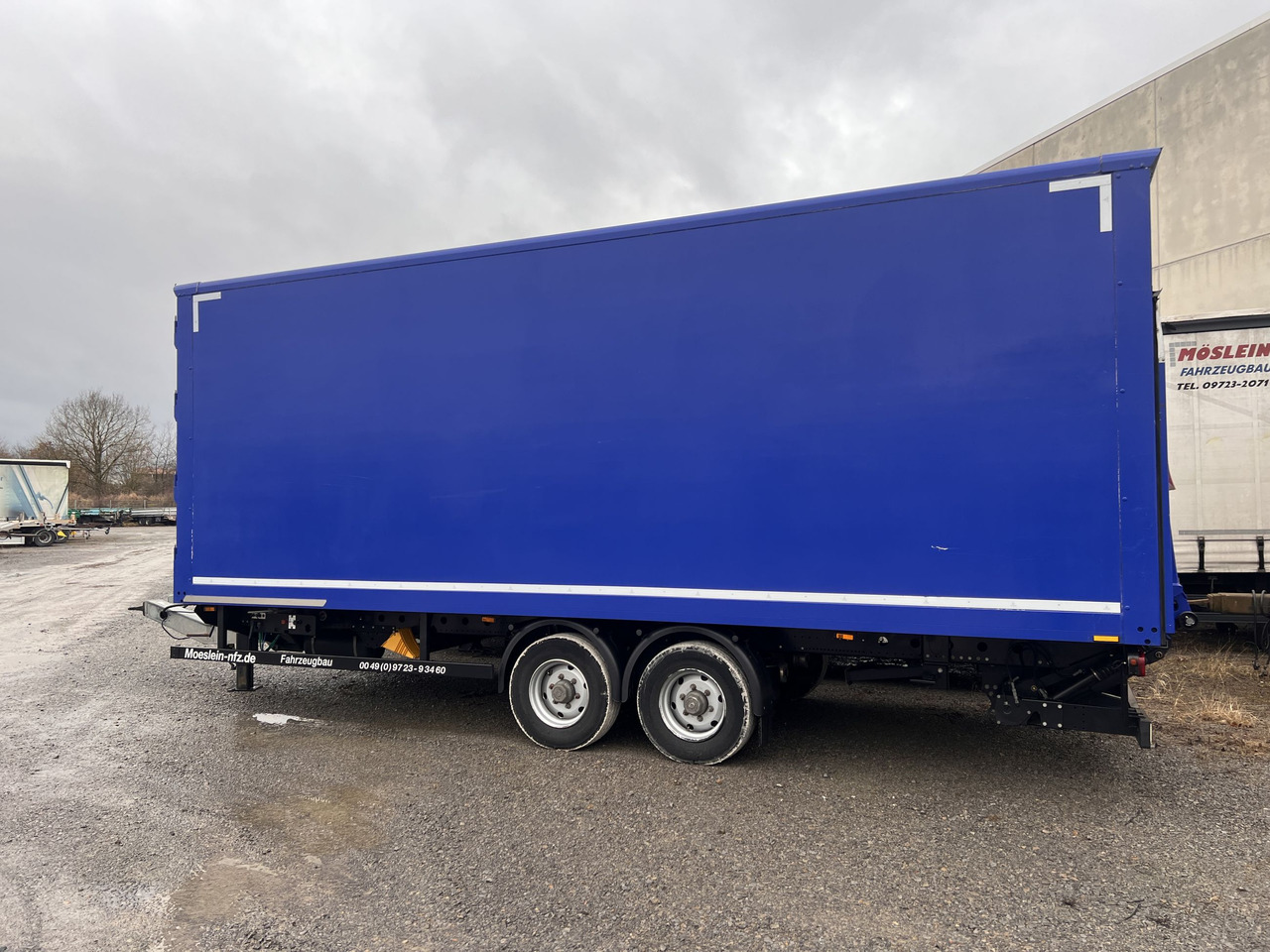 Möslein TKO 105 DL Schwebheim Tandem Koffer, Ladebordwand + Durchladbar, Wenig Benutzt - Closed box trailer: picture 4 Möslein TKO 105 DL Schwebheim Tandem Koffer, Ladebordwand + Durchladbar, Wenig Benutzt - Closed box trailer: picture 4