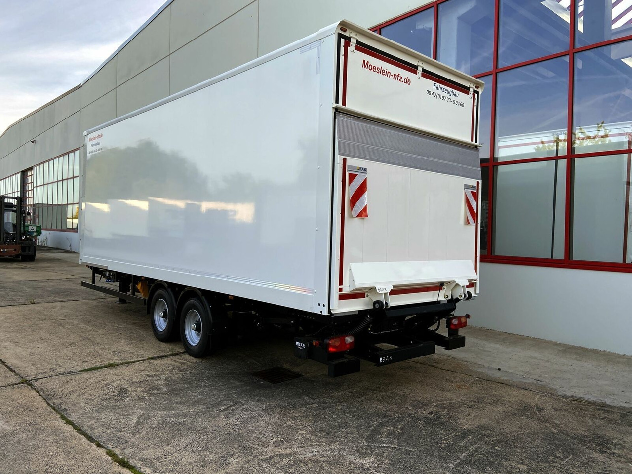 Möslein Tandem Koffer, Ladebordwand 1,5 t + Durchladbar - Closed box trailer: picture 5 Möslein Tandem Koffer, Ladebordwand 1,5 t + Durchladbar - Closed box trailer: picture 5