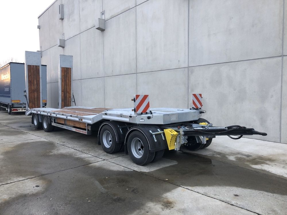 Low loader trailer Möslein  neuer 4 Achs Tieflader hydraulischen Rampen: picture 14