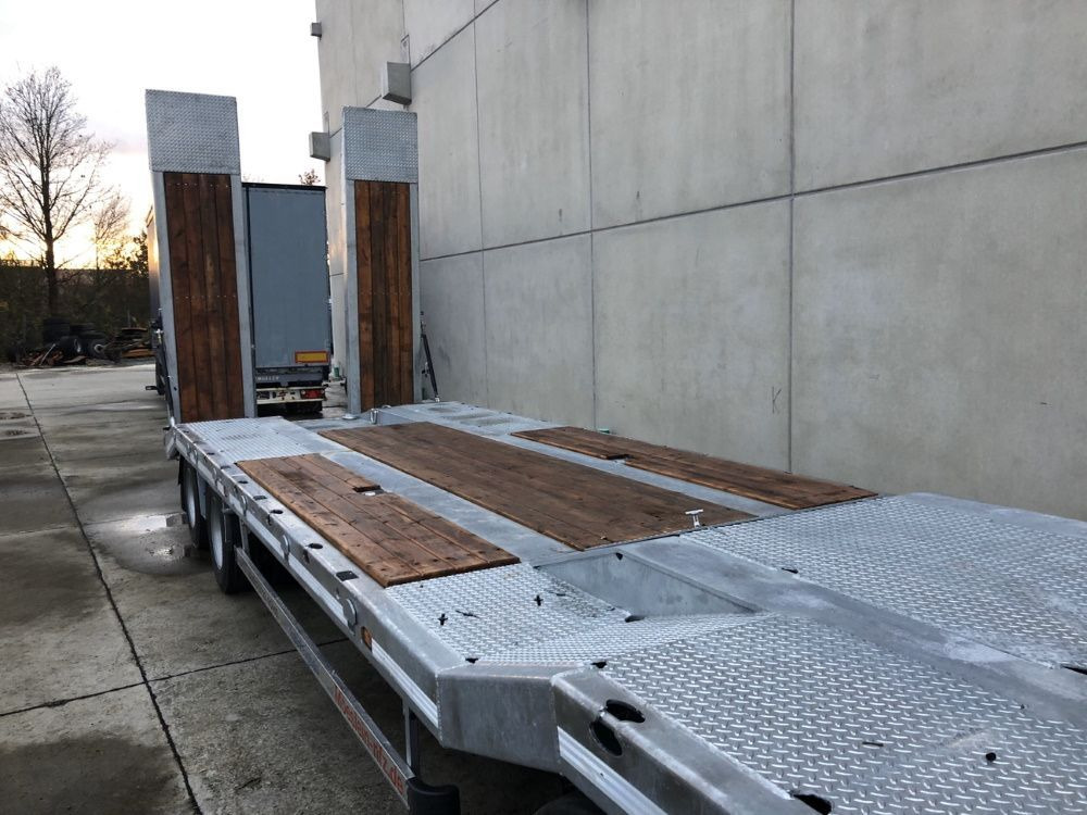 Low loader trailer Möslein  neuer 4 Achs Tieflader hydraulischen Rampen: picture 8