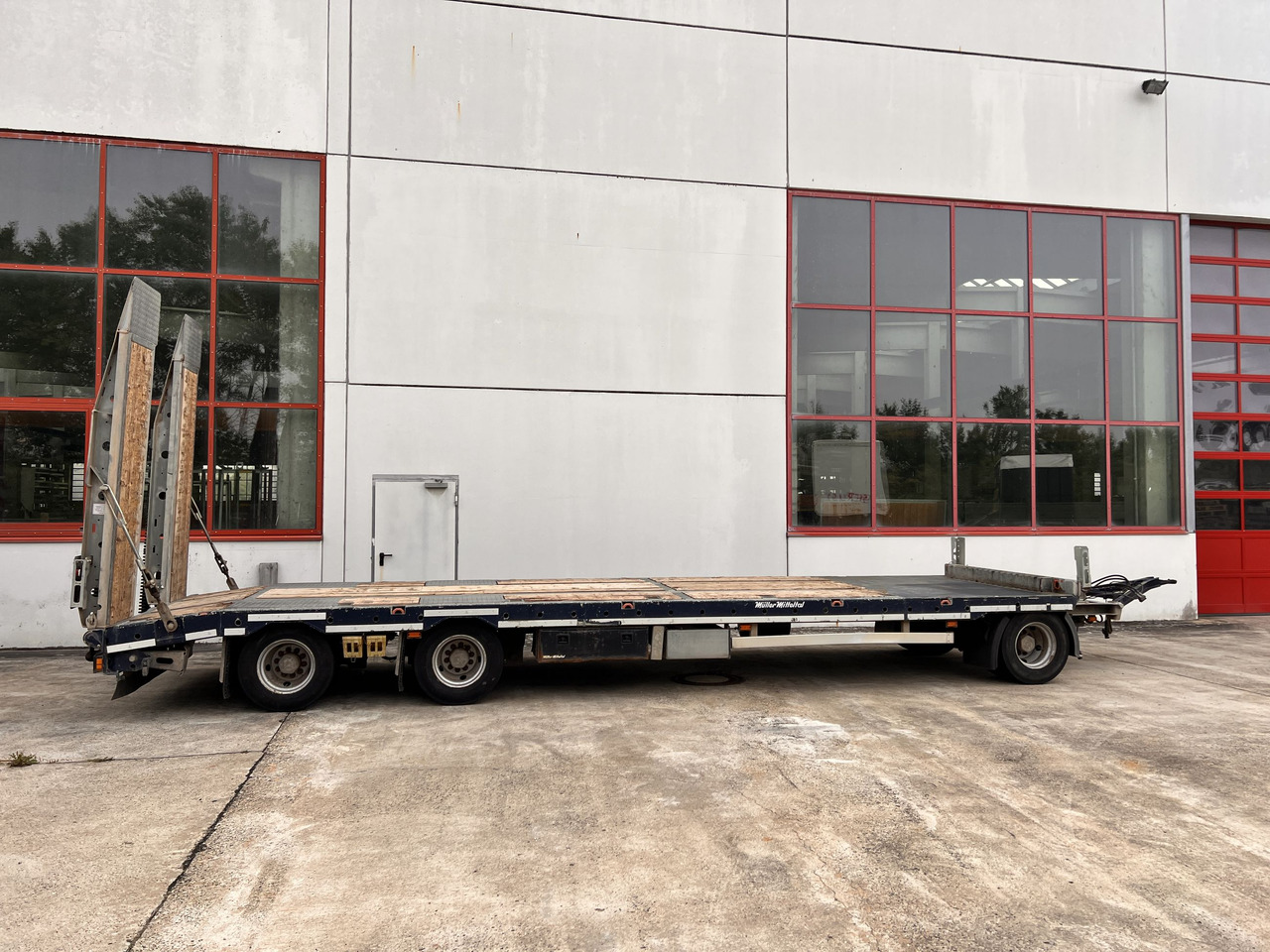 Müller Mitteltal D3 3 Achs Tieflader 9 m, Verzinkt, Wenig Benutzt - Low loader trailer: picture 4 Müller Mitteltal D3 3 Achs Tieflader 9 m, Verzinkt, Wenig Benutzt - Low loader trailer: picture 4