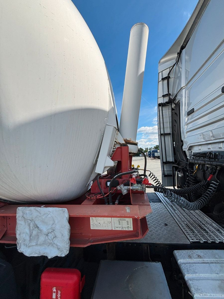 Feldbinder KIP 60.3 ADR E-Hydraulik - Silo semi-trailer: picture 3 Feldbinder KIP 60.3 ADR E-Hydraulik - Silo semi-trailer: picture 3