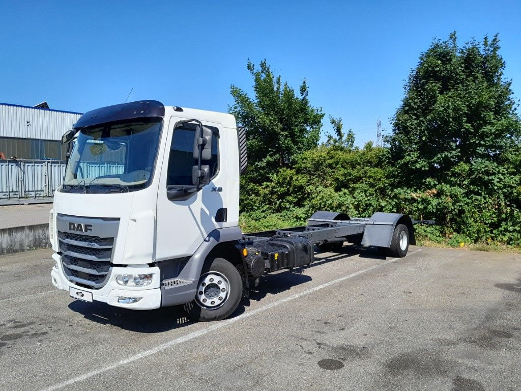 DAF FA XB 260 12t reparierter Wasserschaden - Cab chassis truck: picture 1 DAF FA XB 260 12t reparierter Wasserschaden - Cab chassis truck: picture 1