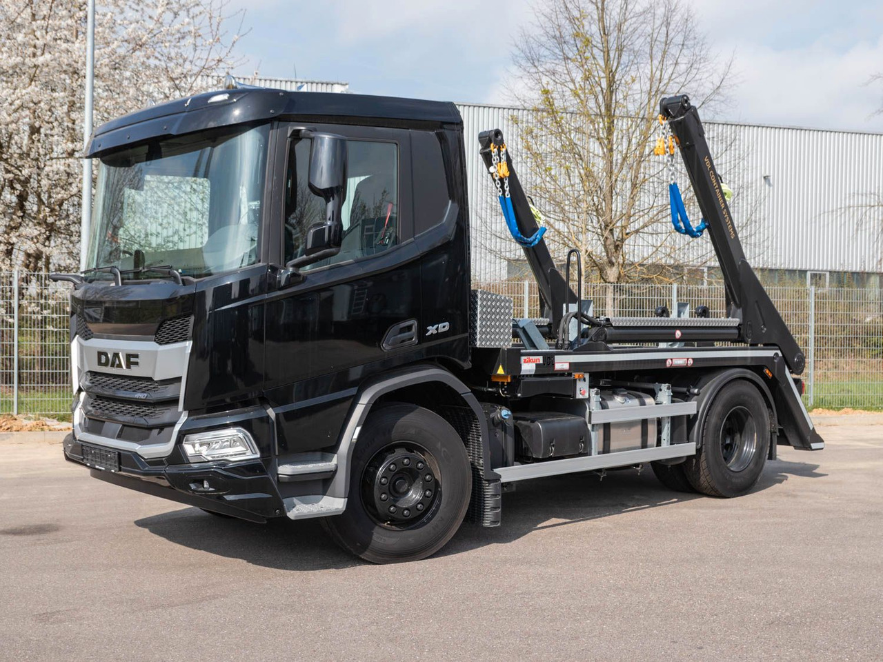 DAF FA XD 410 VDL Absetzkipper DAF FA XD 410 VDL Absetzkipper - Skip loader truck: picture 3 DAF FA XD 410 VDL Absetzkipper DAF FA XD 410 VDL Absetzkipper - Skip loader truck: picture 3