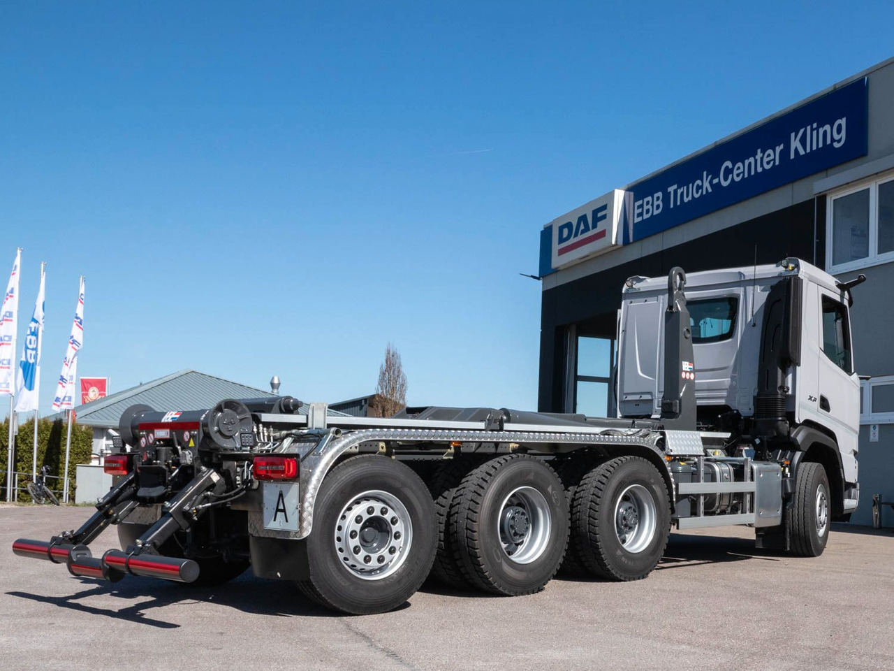 DAF XF 530 FAW mit VDL Abrollkipper DAF XF 530 FAW mit VDL Abrollkipper - Hook lift truck: picture 3 DAF XF 530 FAW mit VDL Abrollkipper DAF XF 530 FAW mit VDL Abrollkipper - Hook lift truck: picture 3
