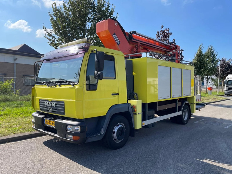 MAN L2000 12.210 CUSTER T-200- 18 - Truck: picture 1 MAN L2000 12.210 CUSTER T-200- 18 - Truck: picture 1