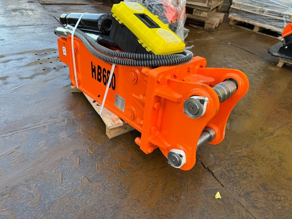 HB 680 hammer 4.5/6 ton - Hydraulic hammer for Construction machinery: picture 2 HB 680 hammer 4.5/6 ton - Hydraulic hammer for Construction machinery: picture 2
