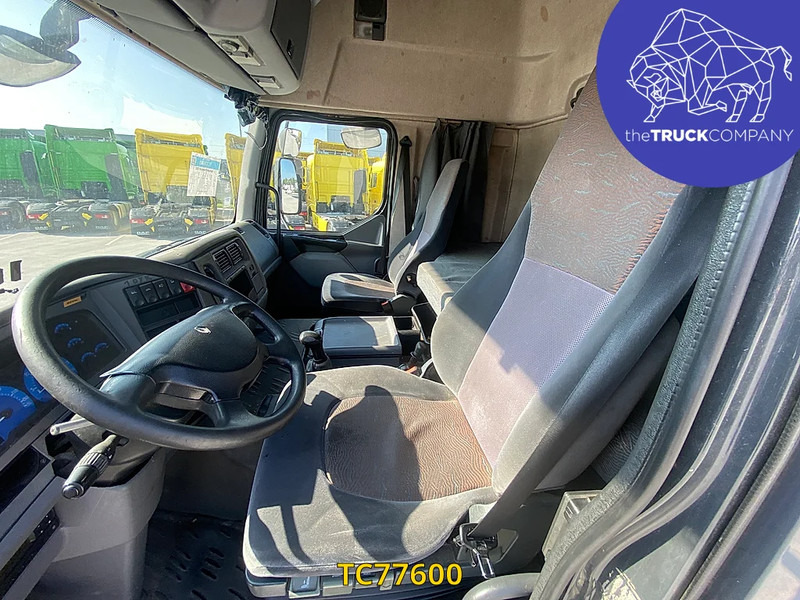 Renault Premium 320 - Curtainsider truck: picture 5 Renault Premium 320 - Curtainsider truck: picture 5