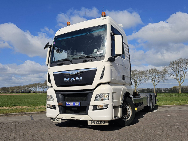 MAN 26.440 TGX XXL 6X2-4 STEER AXLE - Container transporter/ Swap body truck: picture 1 MAN 26.440 TGX XXL 6X2-4 STEER AXLE - Container transporter/ Swap body truck: picture 1