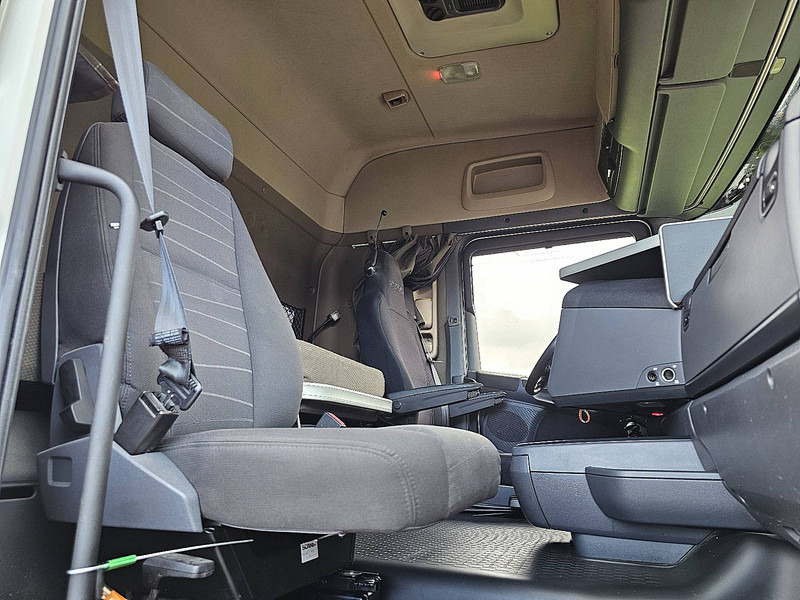 Cab chassis truck Scania R450: picture 7