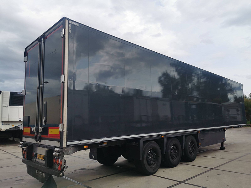 Schmitz Cargobull SKO 24 SCB LIFT AXLE BLACK - Refrigerator semi-trailer: picture 2 Schmitz Cargobull SKO 24 SCB LIFT AXLE BLACK - Refrigerator semi-trailer: picture 2