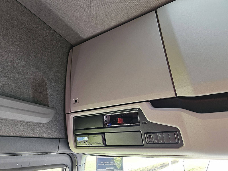 Tractor unit Scania R460: picture 11