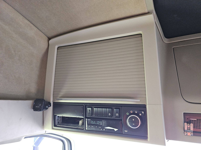 Tractor unit Volvo FH 460 I-SAVE SKIRTS 2XTANK: picture 10
