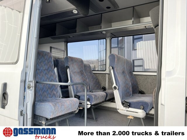 Mercedes-Benz 711 D-KA 4x2, Standklima, 11-Sitze, 2 x on stock - Minibus, Passenger van: picture 4 Mercedes-Benz 711 D-KA 4x2, Standklima, 11-Sitze, 2 x on stock - Minibus, Passenger van: picture 4