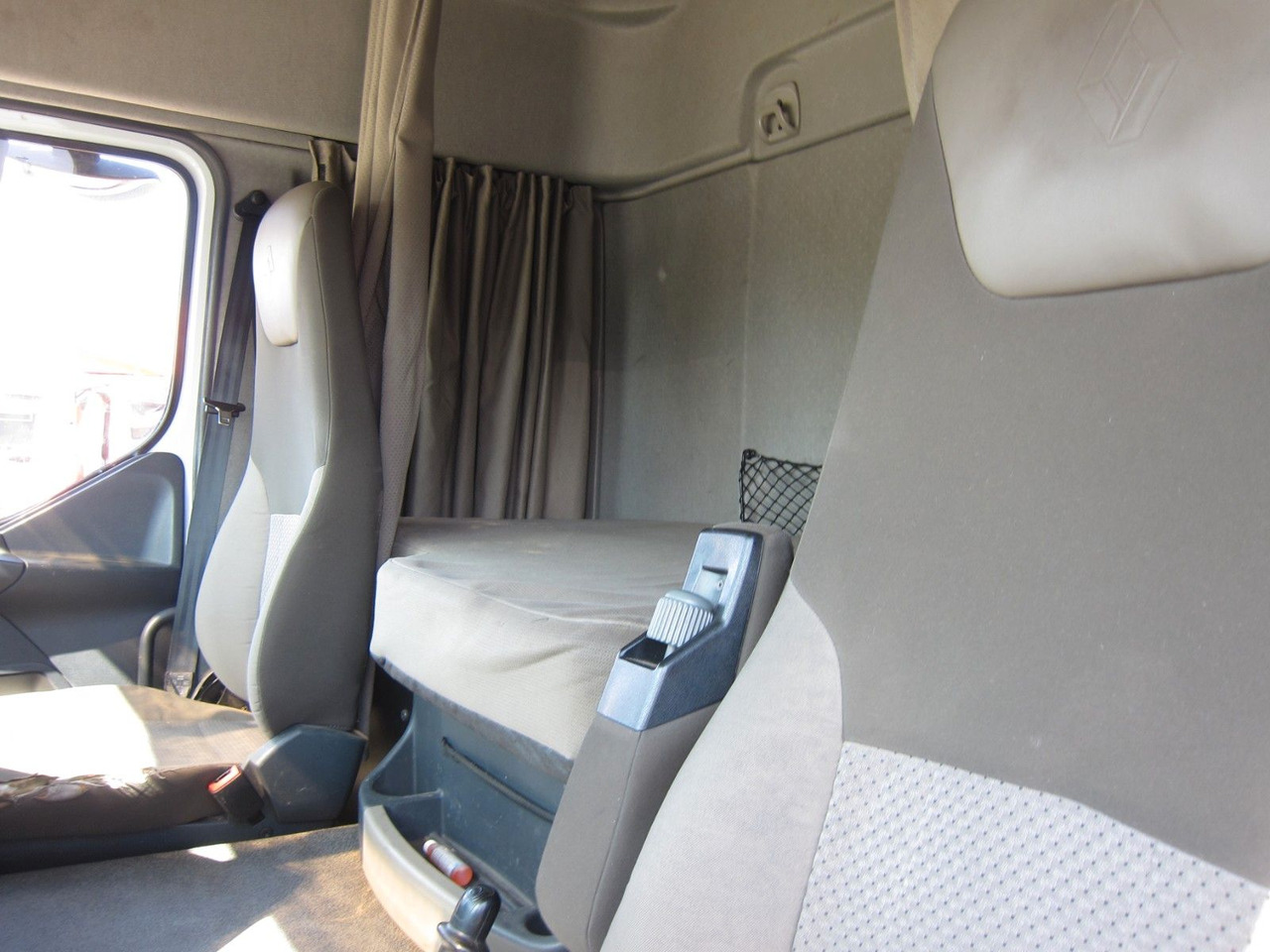 Tractor unit Renault Premium 440 DXI Steel/Air 623000km Belgian Truck: picture 11
