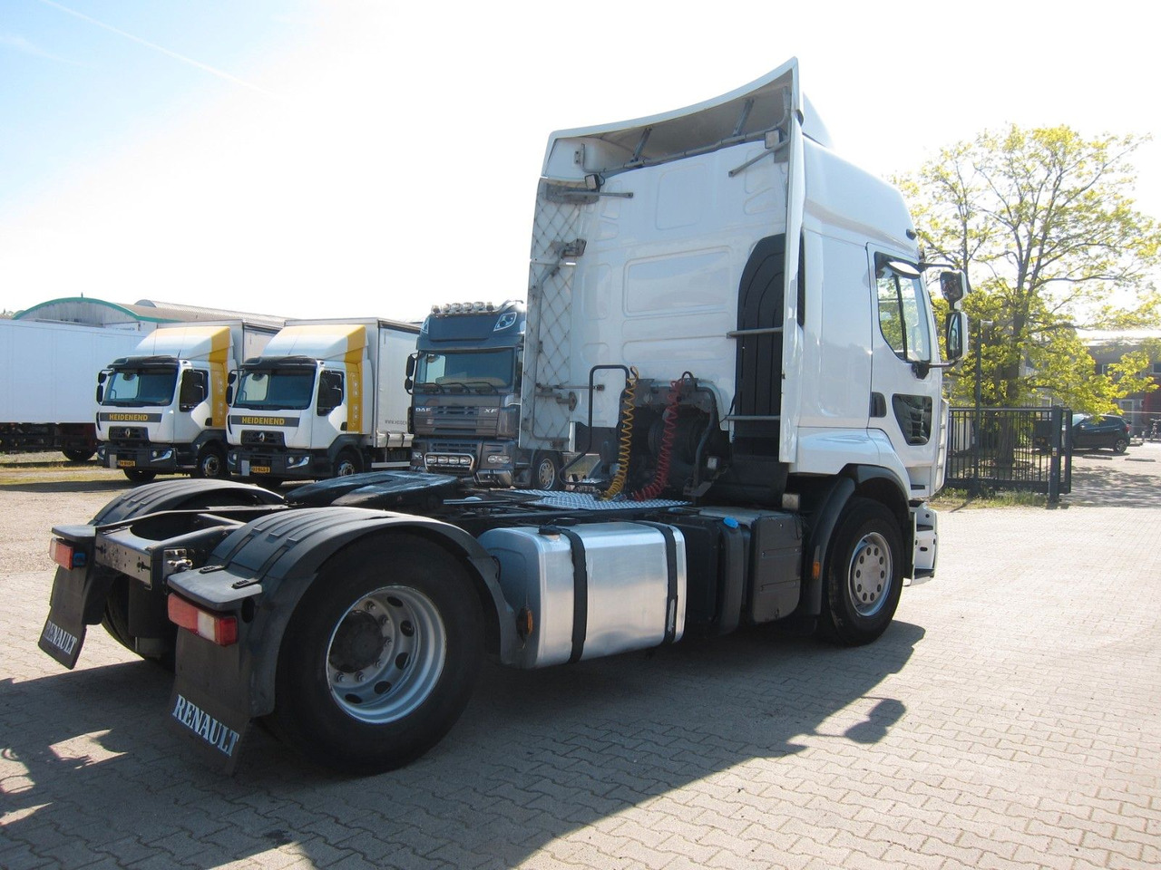 Tractor unit Renault Premium 440 DXI Steel/Air 623000km Belgian Truck: picture 6