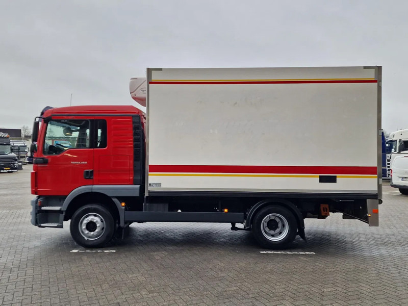 MAN TGM 12.250 Sleepercab 4x2 - Carrier Xarios 600 - Meat Hooks - Vleeshang - Rohrbahnen - Low KM - Refrigerator truck: picture 4 MAN TGM 12.250 Sleepercab 4x2 - Carrier Xarios 600 - Meat Hooks - Vleeshang - Rohrbahnen - Low KM - Refrigerator truck: picture 4
