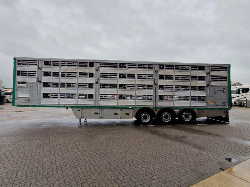 Pezzaioli 4 deck - Water & Ventilation - Lifting floors - Lifting roof - Livestock semi-trailer: picture 5 Pezzaioli 4 deck - Water & Ventilation - Lifting floors - Lifting roof - Livestock semi-trailer: picture 5