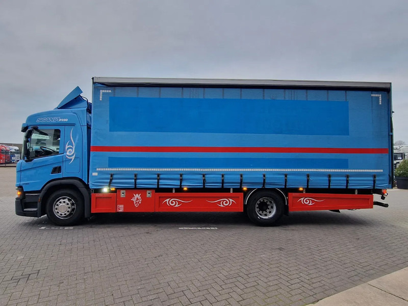 Scania P280 4x2 - Taultliner - Loadlift - Full air suspension - Navi - Fridge - Curtainsider truck: picture 4 Scania P280 4x2 - Taultliner - Loadlift - Full air suspension - Navi - Fridge - Curtainsider truck: picture 4