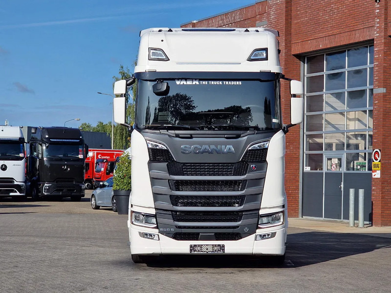 Scania 590S V8 NGS Highline 4x2 - New - Facelift - Full spec - Retarder - Leather - Full air - Tractor unit: picture 2 Scania 590S V8 NGS Highline 4x2 - New - Facelift - Full spec - Retarder - Leather - Full air - Tractor unit: picture 2