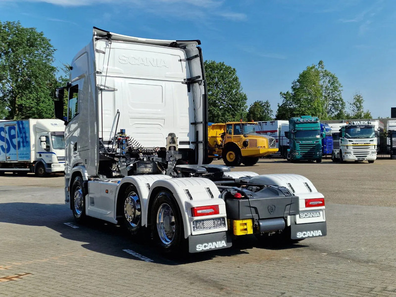 Scania 660S V8 NGS Highline 6x2/4 - New - Old dashboard - Full spec - Retarder - Night clima - Led - Leather - Navi - Tractor unit: picture 5 Scania 660S V8 NGS Highline 6x2/4 - New - Old dashboard - Full spec - Retarder - Night clima - Led - Leather - Navi - Tractor unit: picture 5