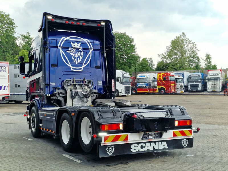 Scania R560 V8 Highline 6x2 - Show truck - Manual gearbox - 2.90 WB - PTO/Hydraulic - Double glazed - Tractor unit: picture 5 Scania R560 V8 Highline 6x2 - Show truck - Manual gearbox - 2.90 WB - PTO/Hydraulic - Double glazed - Tractor unit: picture 5
