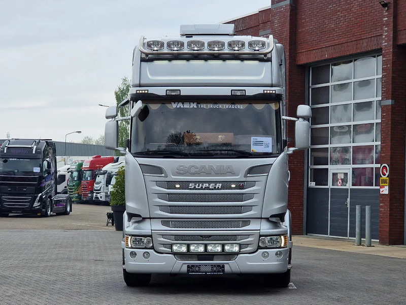 Scania R580 V8 Topline 4x2 - Full spec - Custom interior - Retarder - Night clima - Full air - Navi - Tractor unit: picture 2 Scania R580 V8 Topline 4x2 - Full spec - Custom interior - Retarder - Night clima - Full air - Navi - Tractor unit: picture 2