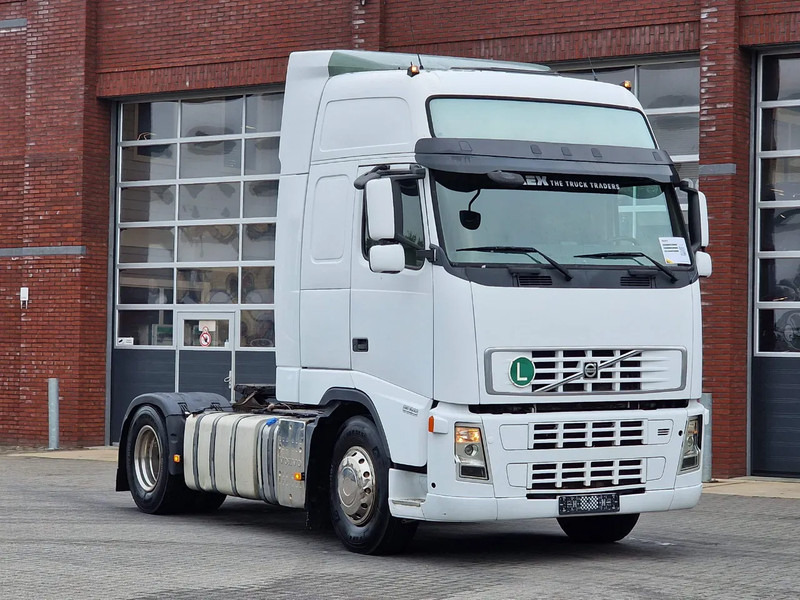 Volvo FH 13.440 Globetrotter XL 4x2 - Manual gearbox - Euro 5 - Low KM - Tractor unit: picture 1 Volvo FH 13.440 Globetrotter XL 4x2 - Manual gearbox - Euro 5 - Low KM - Tractor unit: picture 1
