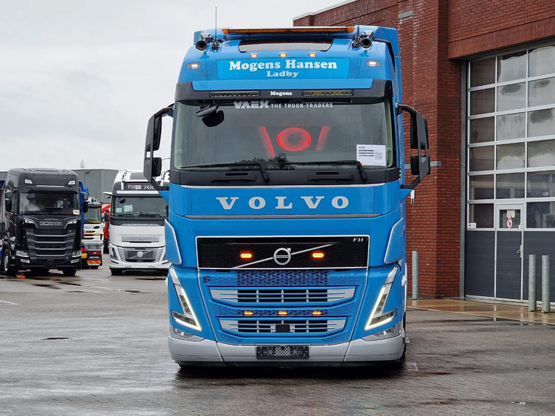 Volvo FH 13.500 Globetrotter 6x2 - I Save - PTO/hydraulics - Full air - Custom interior - Tractor unit: picture 2 Volvo FH 13.500 Globetrotter 6x2 - I Save - PTO/hydraulics - Full air - Custom interior - Tractor unit: picture 2