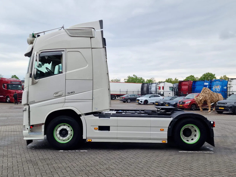Volvo FH 13.540 Globetrotter 4x2 - Custom exterior - I parkcool - Navi - APK/TUV: 27-02-2026 - Tractor unit: picture 4 Volvo FH 13.540 Globetrotter 4x2 - Custom exterior - I parkcool - Navi - APK/TUV: 27-02-2026 - Tractor unit: picture 4