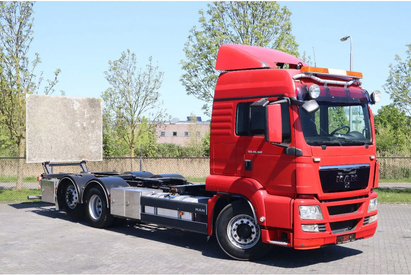 MAN TGS 26.360 | 6X2 | BDF | ONLY 80.000 KM! | EURO 5 - Container transporter/ Swap body truck: picture 2 MAN TGS 26.360 | 6X2 | BDF | ONLY 80.000 KM! | EURO 5 - Container transporter/ Swap body truck: picture 2