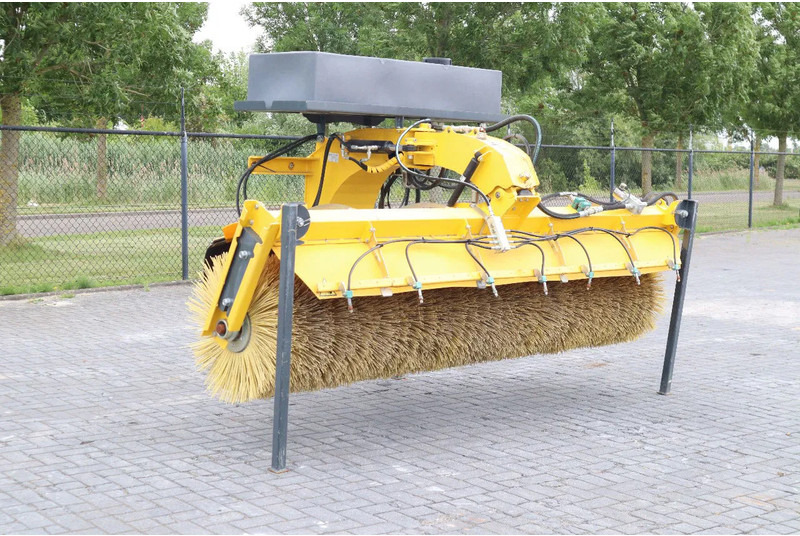 STARK RSW 3000 S | SWEEPER | BRUSH | KEHRMASCHINE | WATER SPRAY - Broom: picture 3 STARK RSW 3000 S | SWEEPER | BRUSH | KEHRMASCHINE | WATER SPRAY - Broom: picture 3